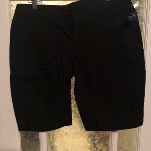 NWT Old Navy  black Bermuda shorts Size 10